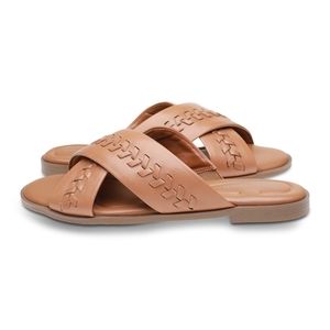 NIB Joella Leather Slide Sandals

Size 8
